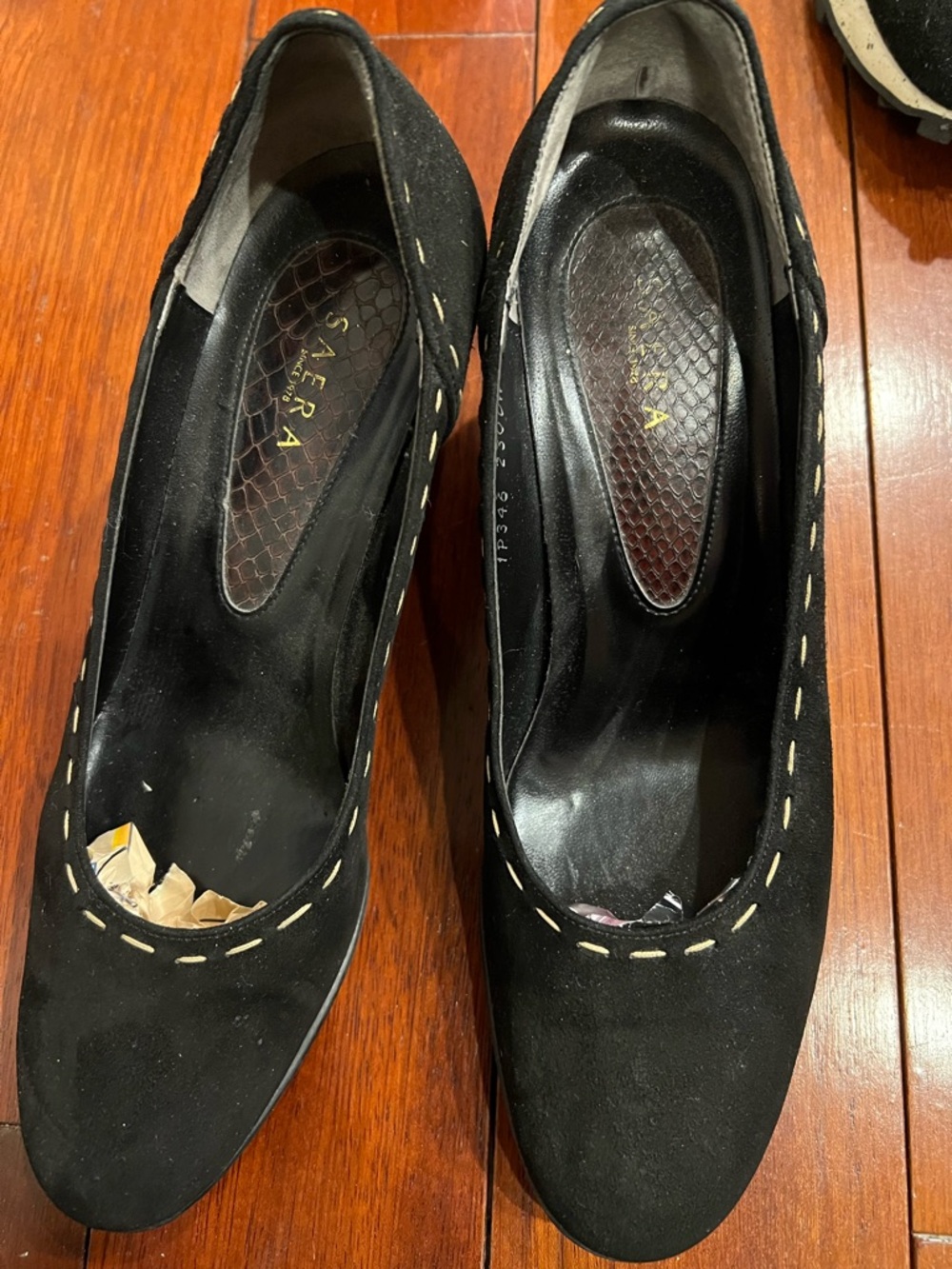 SFERRA Black Suede Round-Toe Pumps with Contrast Stitching